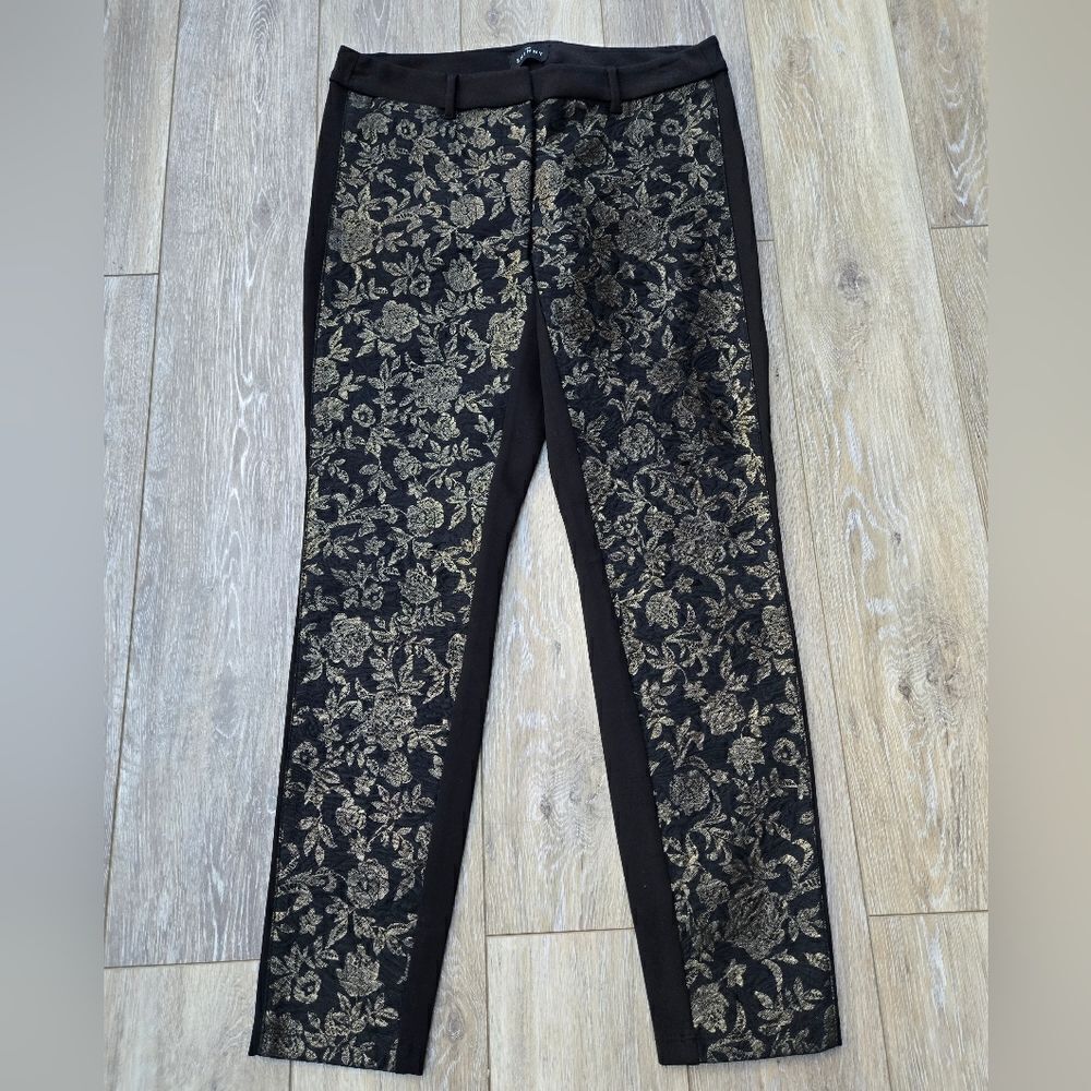 WHBM The Skinny pants black with gold flowers on the front stretch size 6